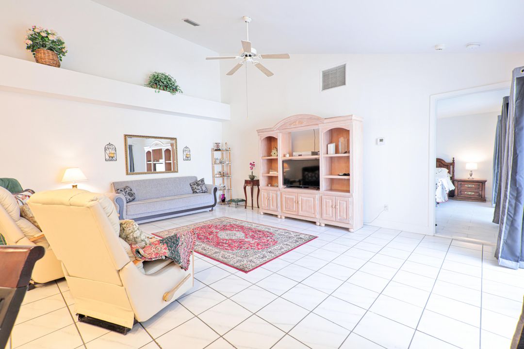 Active With Contract: $3,400 (2 beds, 2 baths, 1380 Square Feet)