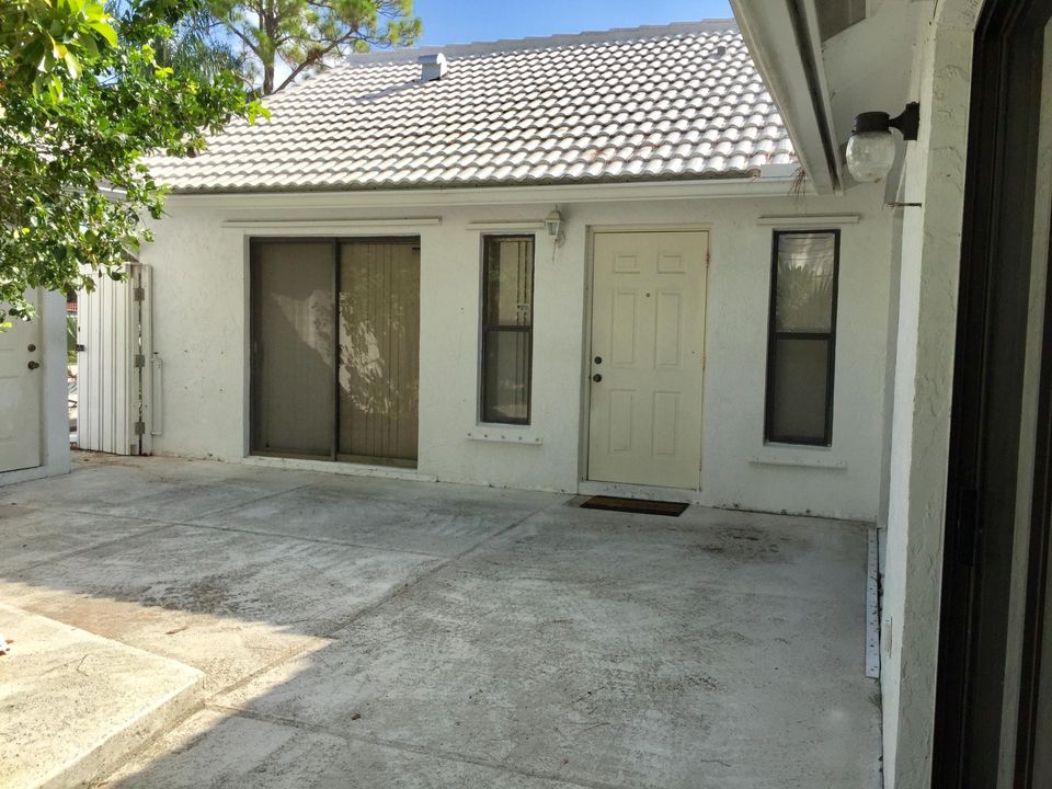 Active With Contract: $3,400 (2 beds, 2 baths, 1380 Square Feet)