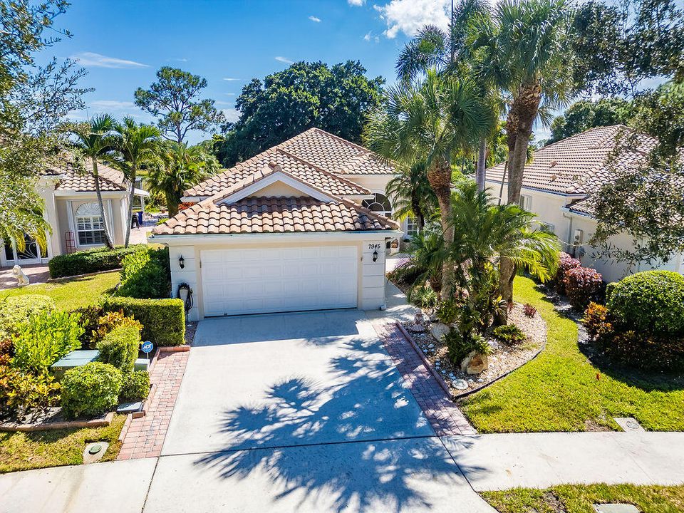 En Venta: $699,000 (3 camas, 2 baños, 2221 Pies cuadrados)