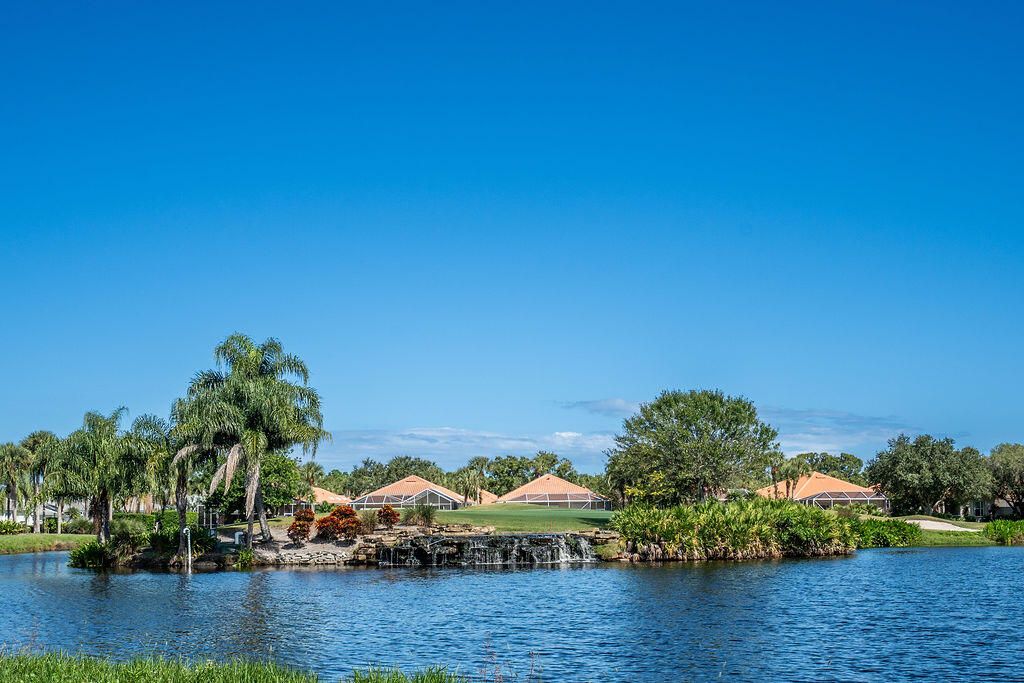 En Venta: $699,000 (3 camas, 2 baños, 2221 Pies cuadrados)