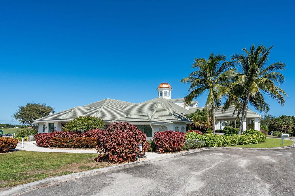 En Venta: $699,000 (3 camas, 2 baños, 2221 Pies cuadrados)