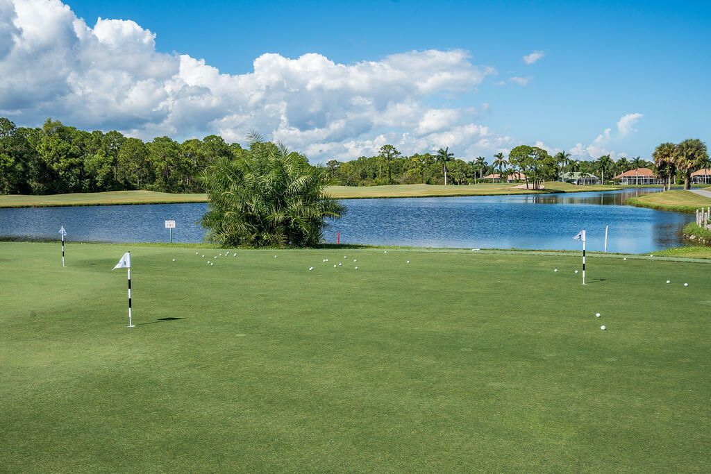 En Venta: $699,000 (3 camas, 2 baños, 2221 Pies cuadrados)