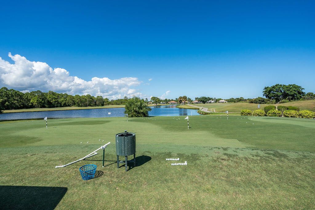 En Venta: $699,000 (3 camas, 2 baños, 2221 Pies cuadrados)