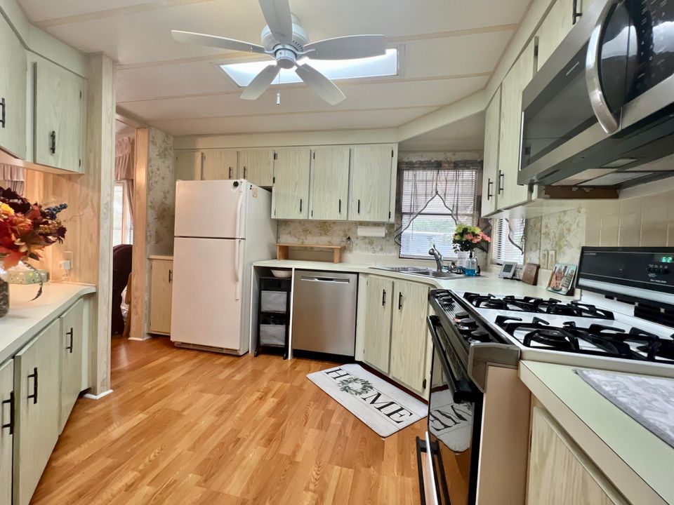 For Sale: $43,000 (2 beds, 2 baths, 1200 Square Feet)