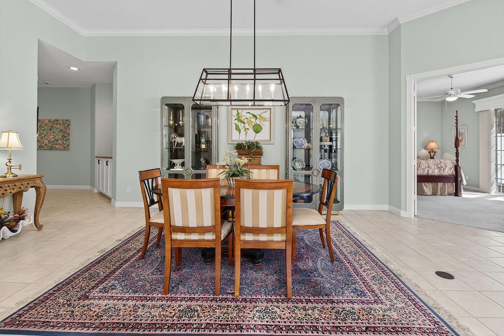 En Venta: $699,000 (3 camas, 2 baños, 2221 Pies cuadrados)