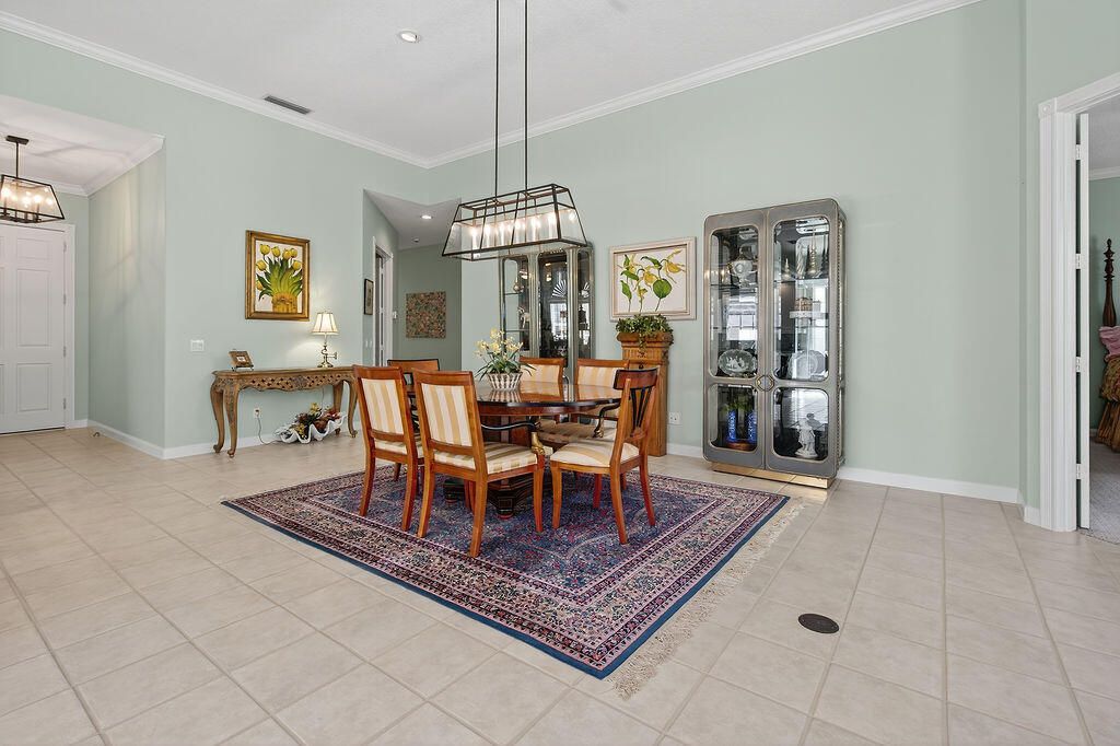 En Venta: $699,000 (3 camas, 2 baños, 2221 Pies cuadrados)