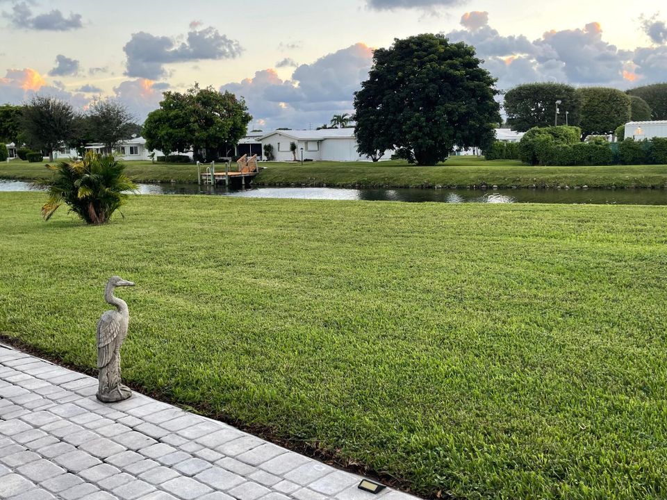 For Sale: $189,000 (2 beds, 2 baths, 969 Square Feet)