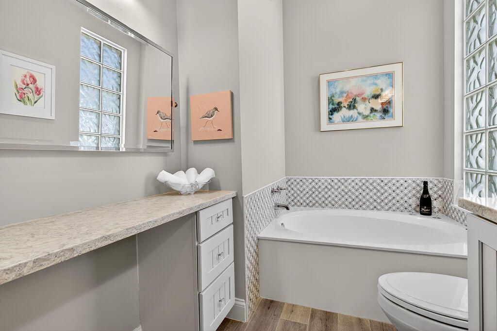 En Venta: $699,000 (3 camas, 2 baños, 2221 Pies cuadrados)