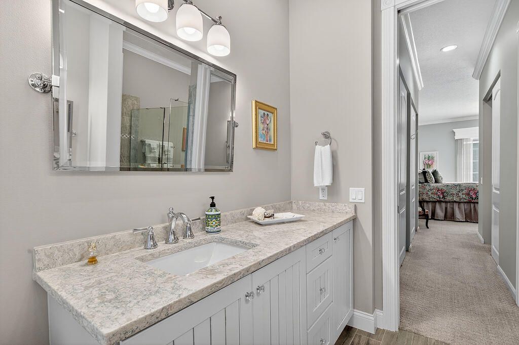 En Venta: $699,000 (3 camas, 2 baños, 2221 Pies cuadrados)