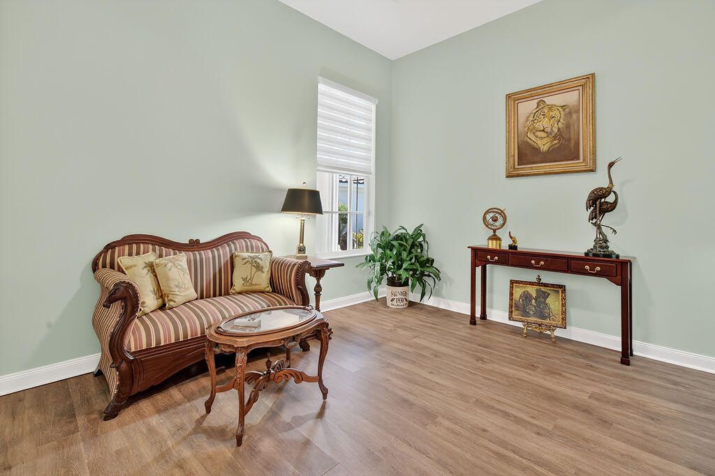 En Venta: $699,000 (3 camas, 2 baños, 2221 Pies cuadrados)