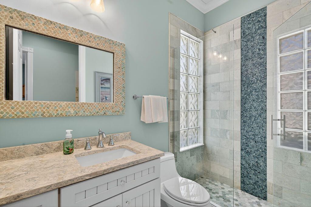 En Venta: $699,000 (3 camas, 2 baños, 2221 Pies cuadrados)