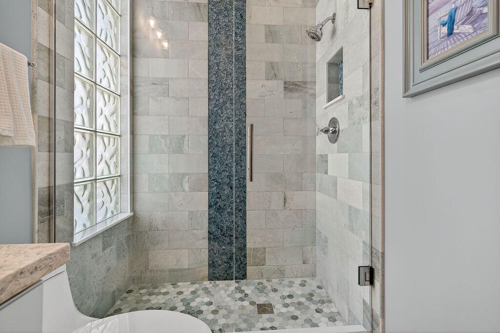 En Venta: $699,000 (3 camas, 2 baños, 2221 Pies cuadrados)