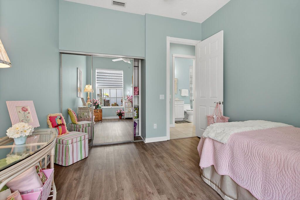 En Venta: $699,000 (3 camas, 2 baños, 2221 Pies cuadrados)