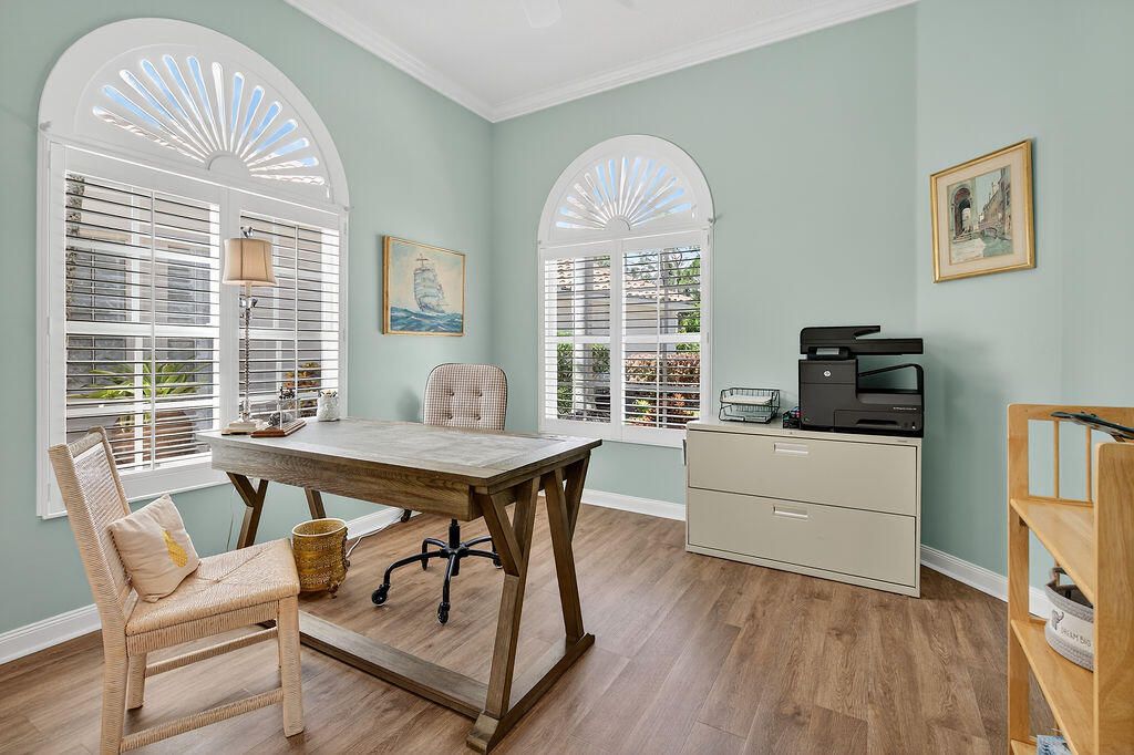 En Venta: $699,000 (3 camas, 2 baños, 2221 Pies cuadrados)