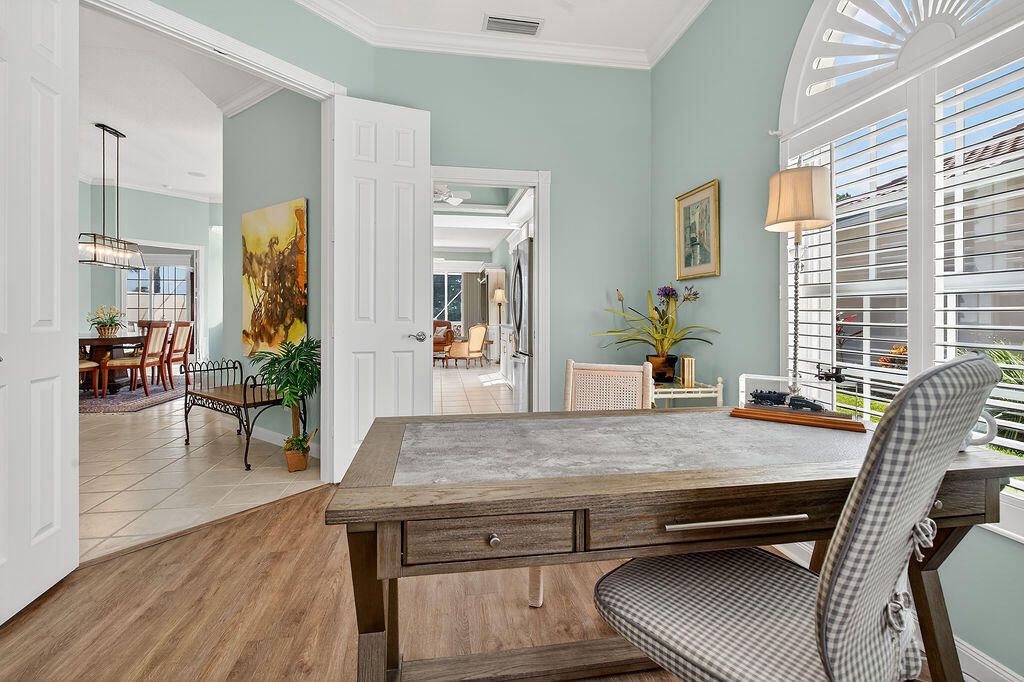 En Venta: $699,000 (3 camas, 2 baños, 2221 Pies cuadrados)