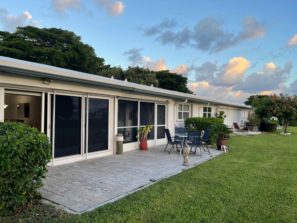 For Sale: $189,000 (2 beds, 2 baths, 969 Square Feet)