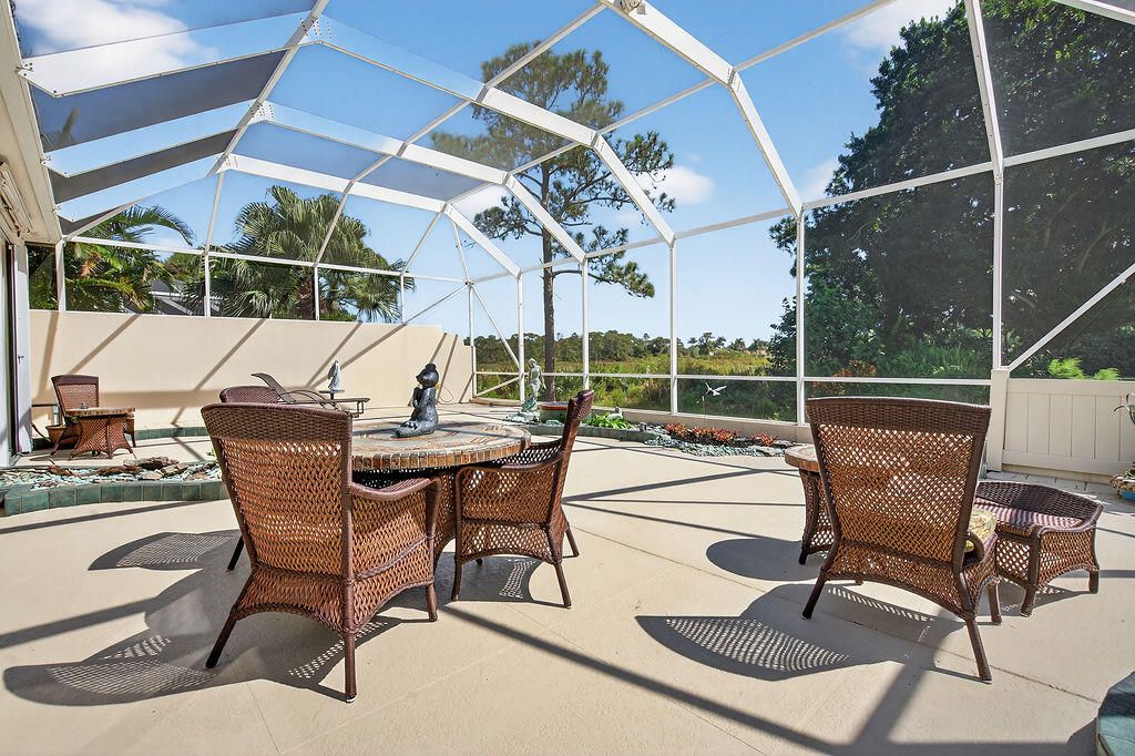 En Venta: $699,000 (3 camas, 2 baños, 2221 Pies cuadrados)