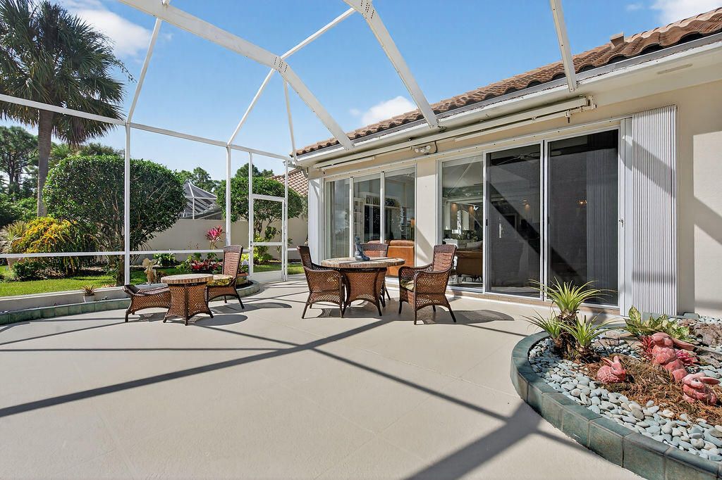 En Venta: $699,000 (3 camas, 2 baños, 2221 Pies cuadrados)