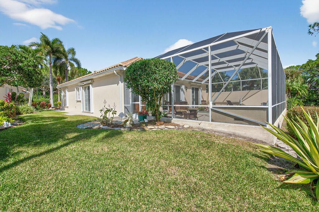 En Venta: $699,000 (3 camas, 2 baños, 2221 Pies cuadrados)