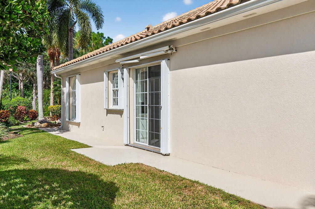 En Venta: $699,000 (3 camas, 2 baños, 2221 Pies cuadrados)