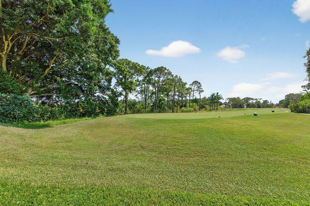 En Venta: $699,000 (3 camas, 2 baños, 2221 Pies cuadrados)