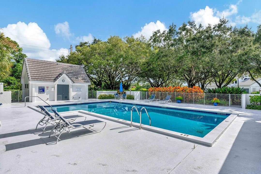 Под контрактом: $3,000,000 (2 спален, 2 ванн, 2160 Квадратных фут)