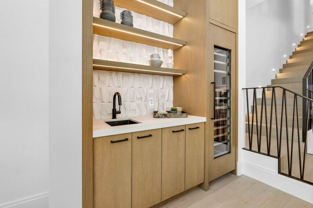 For Rent: $20,000 (4 beds, 1 baths, 3001 Square Feet)