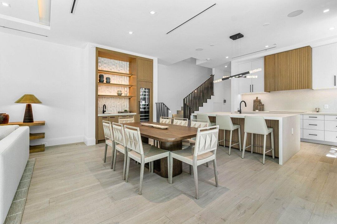 For Rent: $20,000 (4 beds, 1 baths, 3001 Square Feet)