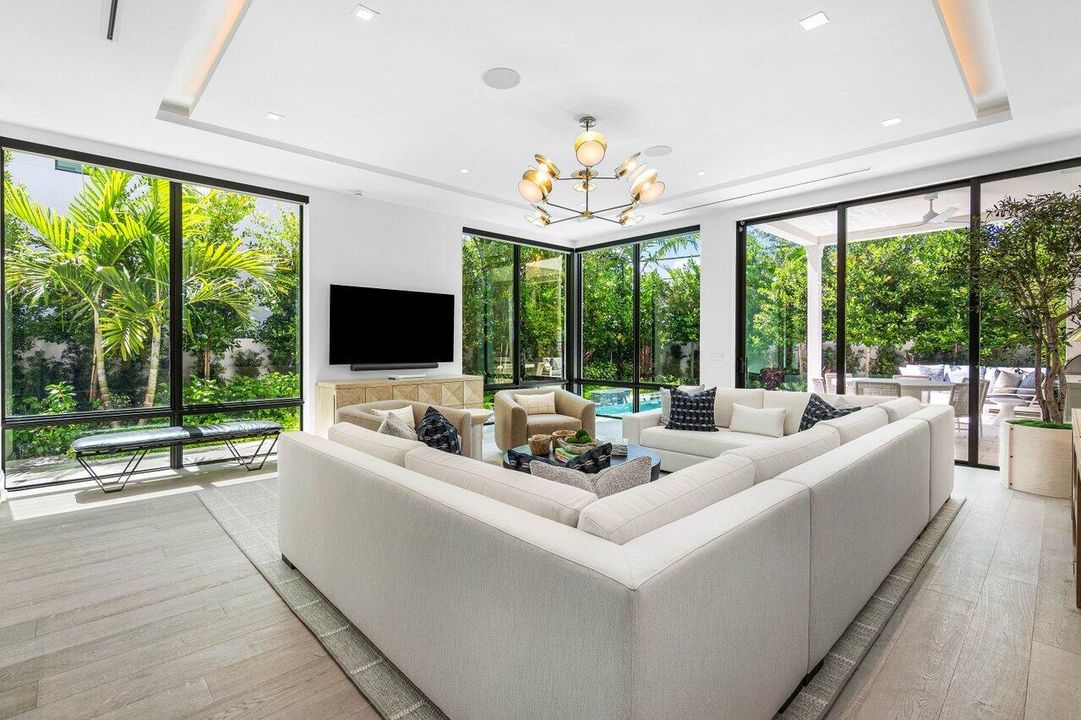 For Rent: $20,000 (4 beds, 1 baths, 3001 Square Feet)