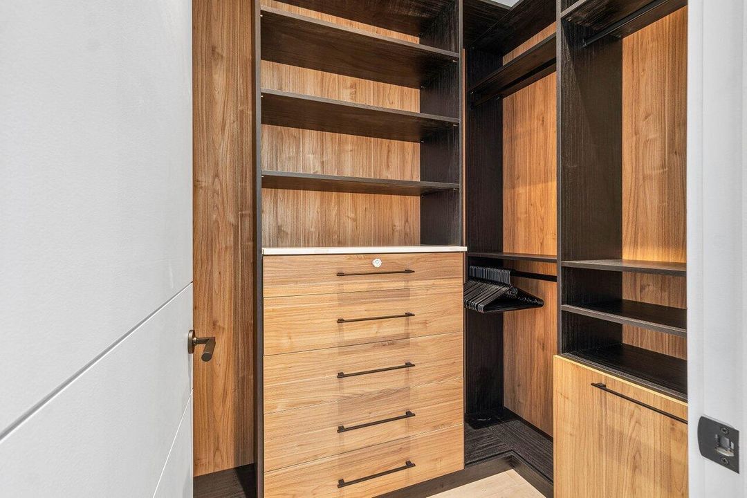 For Rent: $20,000 (4 beds, 1 baths, 3001 Square Feet)