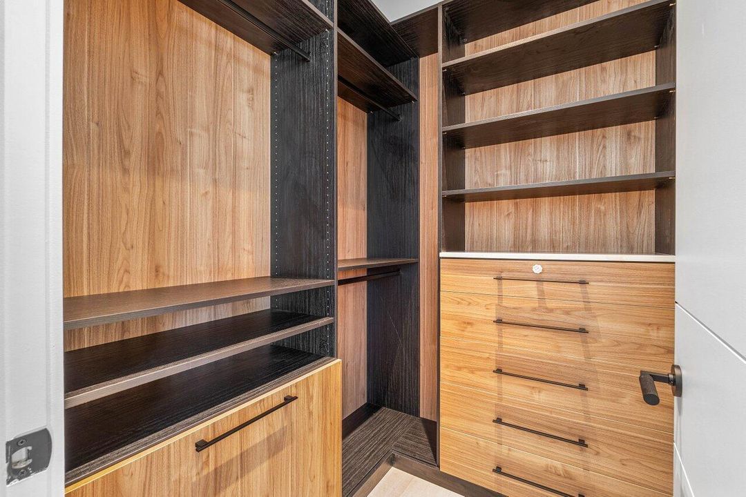 For Rent: $20,000 (4 beds, 1 baths, 3001 Square Feet)