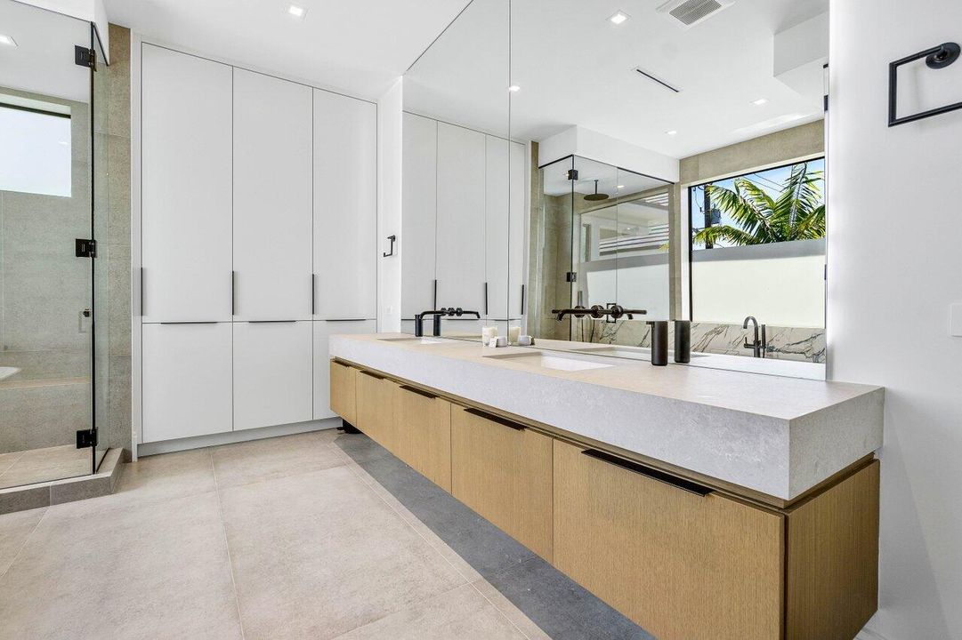 For Rent: $20,000 (4 beds, 1 baths, 3001 Square Feet)