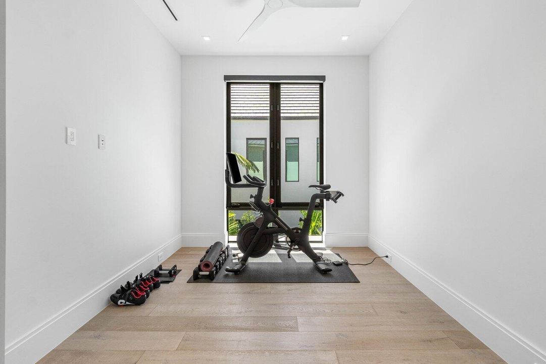 For Rent: $20,000 (4 beds, 1 baths, 3001 Square Feet)