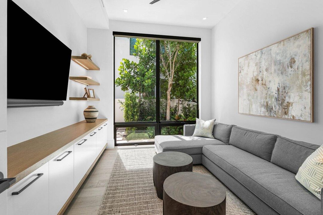 For Rent: $20,000 (4 beds, 1 baths, 3001 Square Feet)