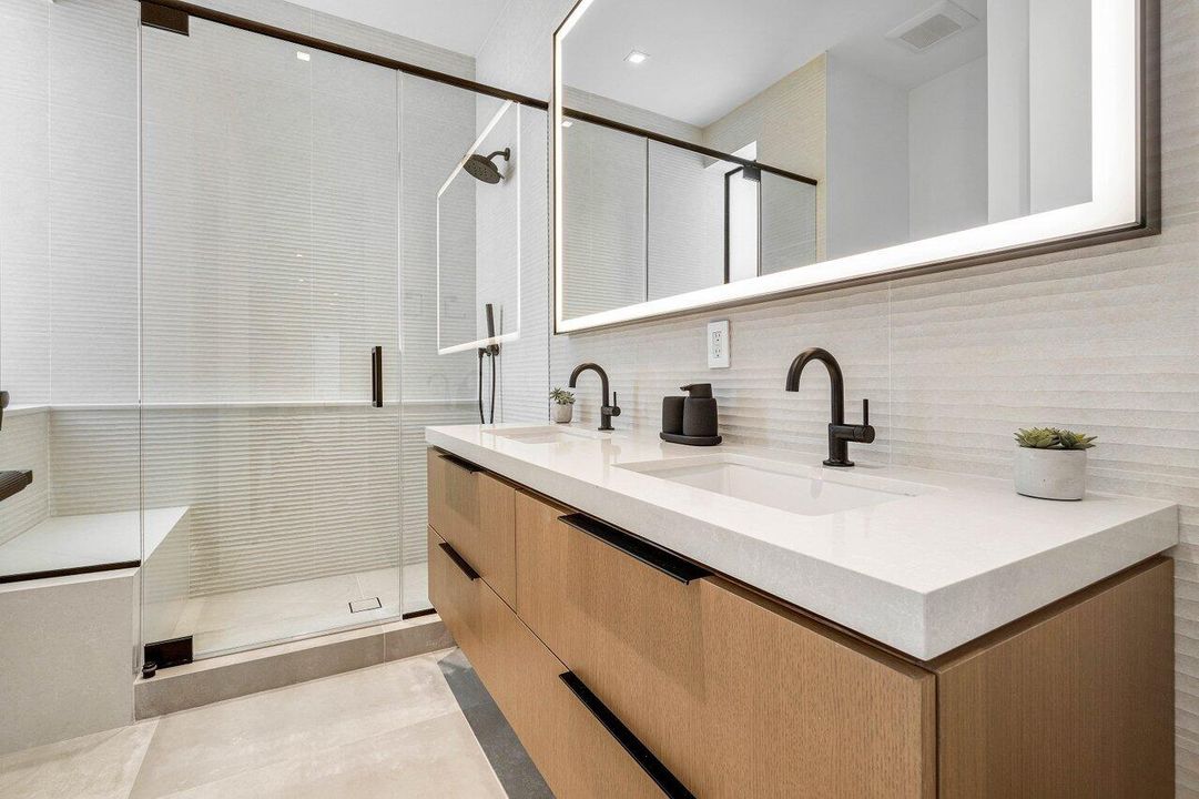 For Rent: $20,000 (4 beds, 1 baths, 3001 Square Feet)