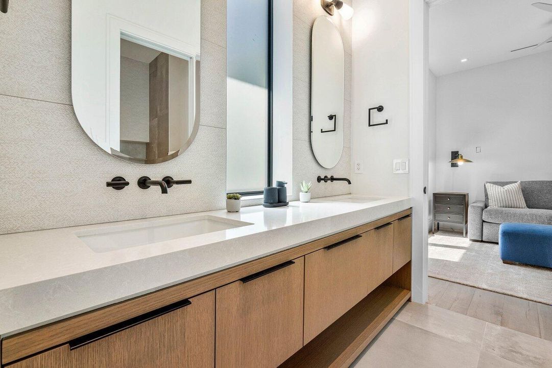 For Rent: $20,000 (4 beds, 1 baths, 3001 Square Feet)