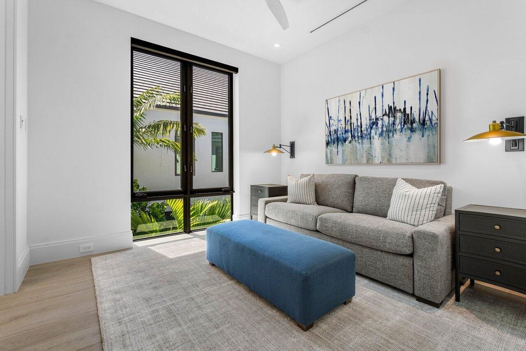 For Rent: $20,000 (4 beds, 1 baths, 3001 Square Feet)