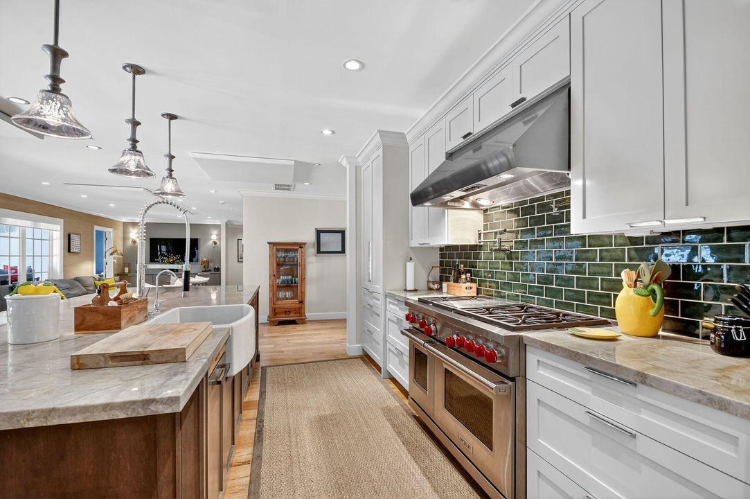 На продажу: $3,450,000 (3 спален, 3 ванн, 3072 Квадратных фут)