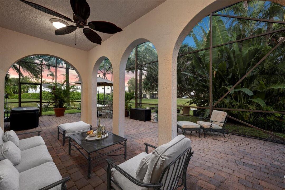 合同活跃: $1,450,000 (3 贝兹, 2 浴室, 2475 平方英尺)