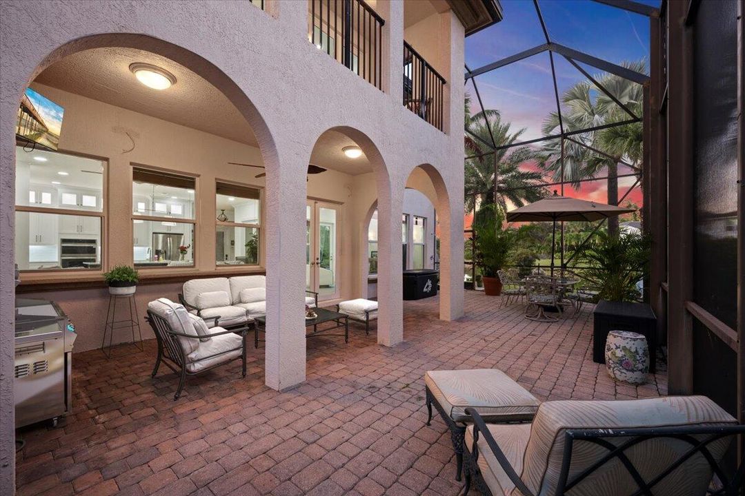 合同活跃: $1,450,000 (3 贝兹, 2 浴室, 2475 平方英尺)