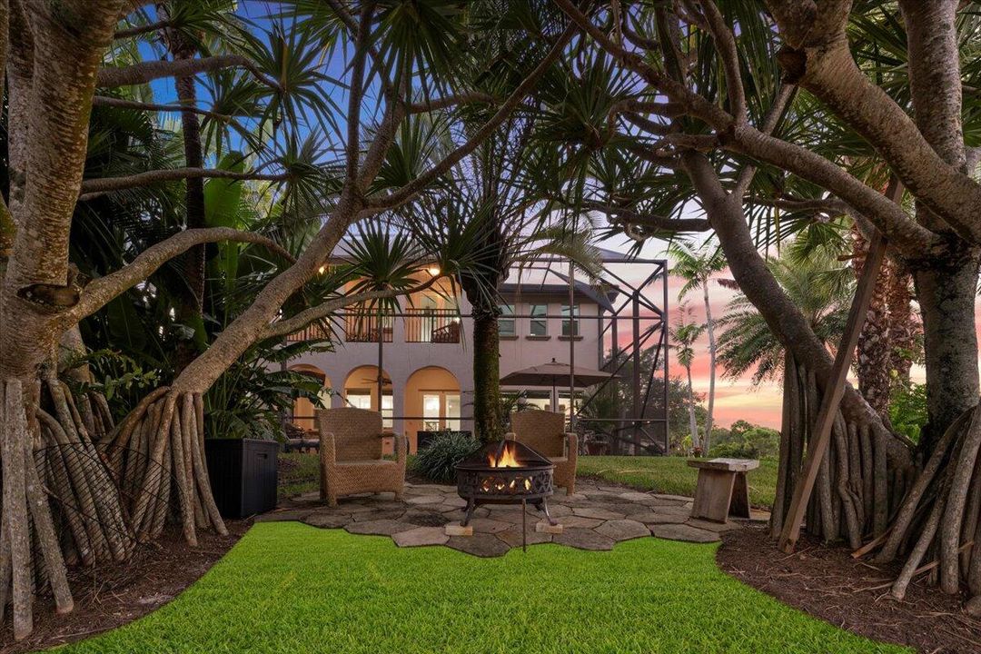 合同活跃: $1,450,000 (3 贝兹, 2 浴室, 2475 平方英尺)