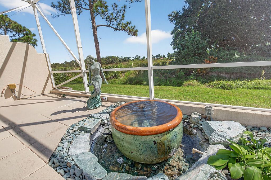 En Venta: $699,000 (3 camas, 2 baños, 2221 Pies cuadrados)