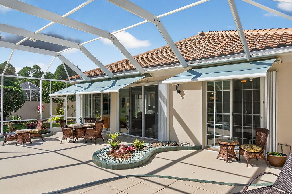 En Venta: $699,000 (3 camas, 2 baños, 2221 Pies cuadrados)