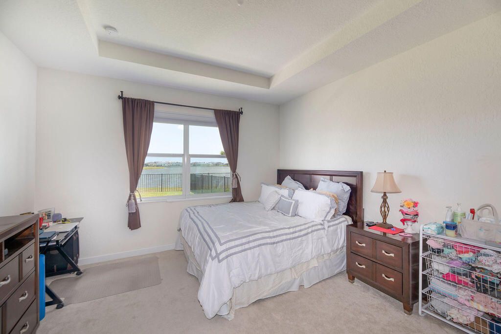 Activo con contrato: $2,600 (3 camas, 2 baños, 1649 Pies cuadrados)