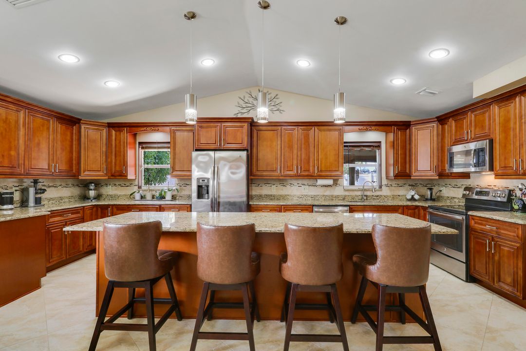 For Sale: $589,999 (3 beds, 3 baths, 2160 Square Feet)