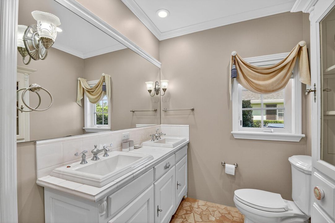 На продажу: $3,450,000 (3 спален, 3 ванн, 3072 Квадратных фут)