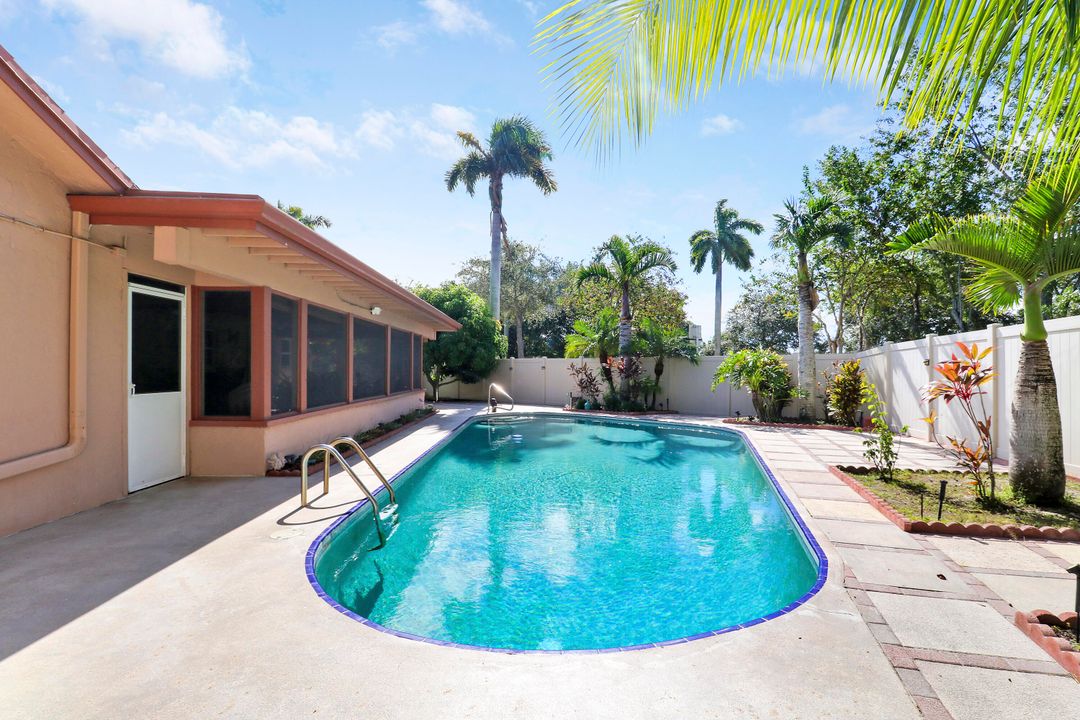 For Sale: $589,999 (3 beds, 3 baths, 2160 Square Feet)