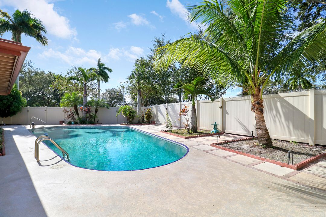 For Sale: $589,999 (3 beds, 3 baths, 2160 Square Feet)