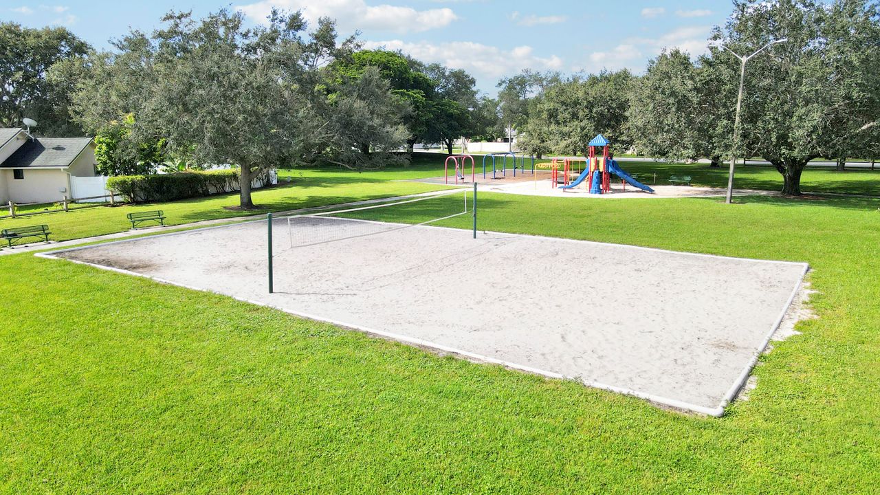 For Sale: $589,999 (3 beds, 3 baths, 2160 Square Feet)