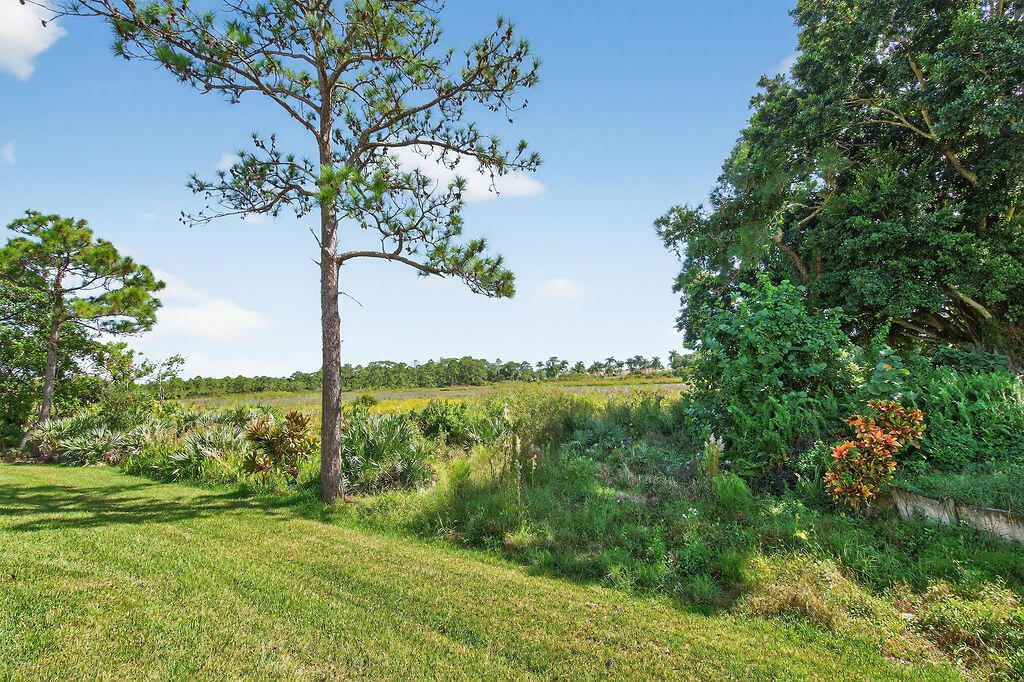 En Venta: $699,000 (3 camas, 2 baños, 2221 Pies cuadrados)